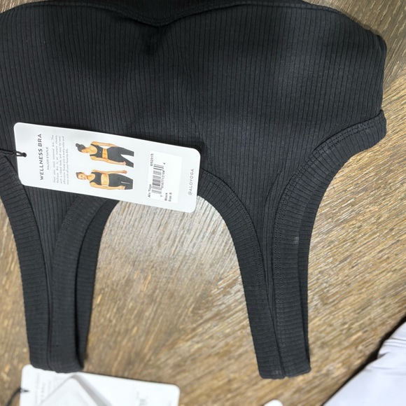 ALO Yoga Black Ribbed Sports Bra - Picture 1 of 1